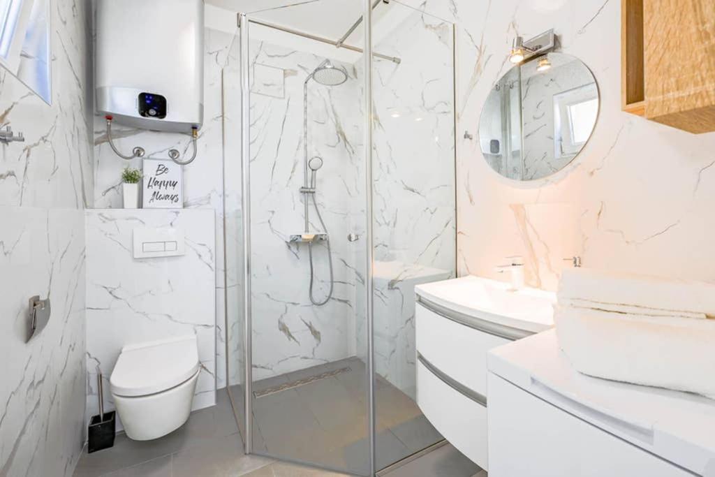 Apartment Noemi With A Direct Beach View Rabac Ngoại thất bức ảnh