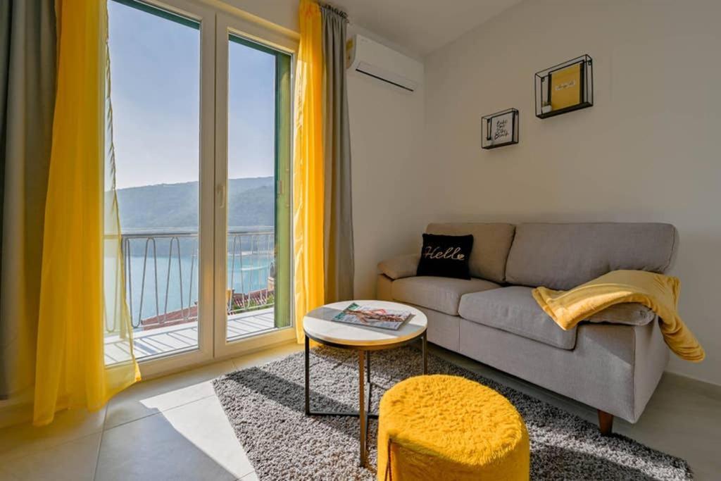 Apartment Noemi With A Direct Beach View Rabac Ngoại thất bức ảnh