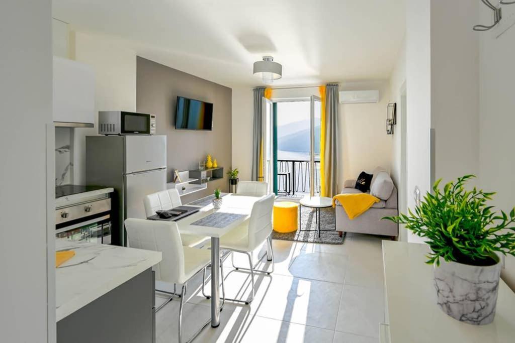 Apartment Noemi With A Direct Beach View Rabac Ngoại thất bức ảnh