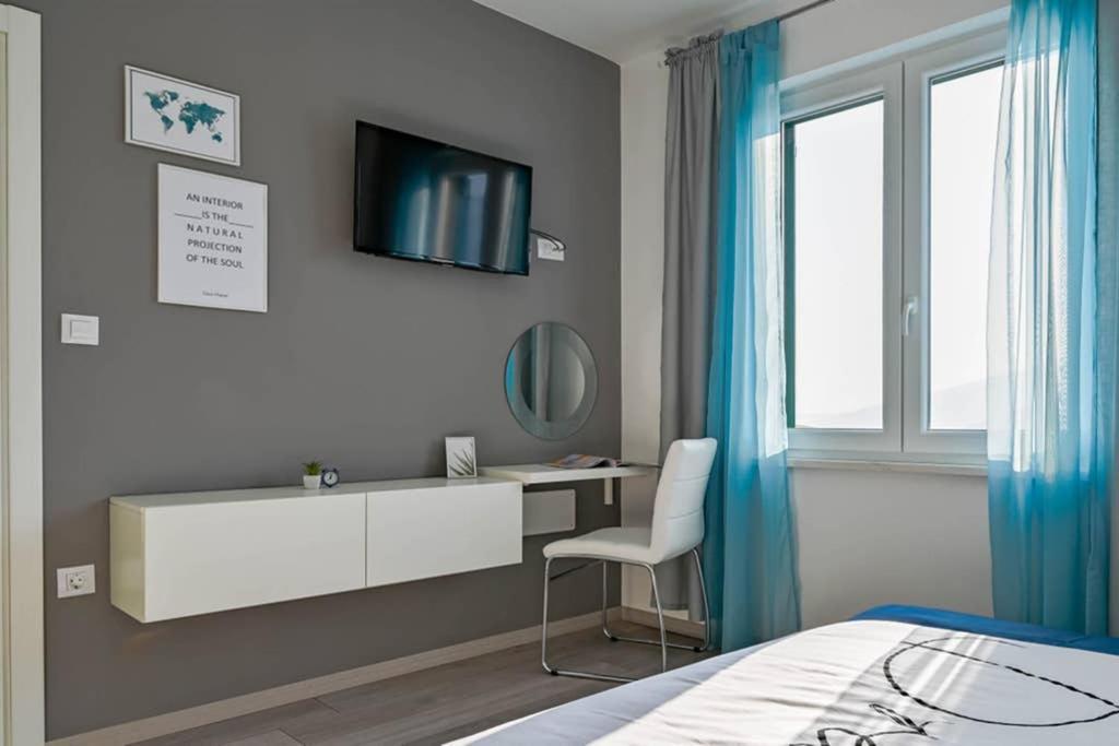 Apartment Noemi With A Direct Beach View Rabac Ngoại thất bức ảnh