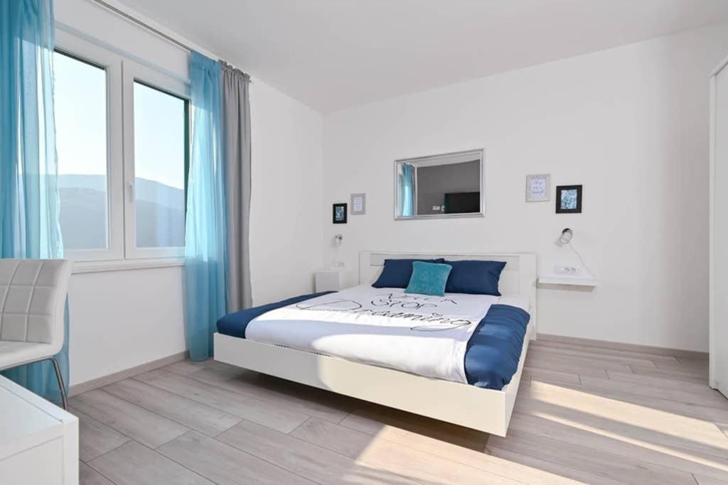 Apartment Noemi With A Direct Beach View Rabac Ngoại thất bức ảnh